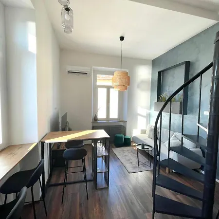 M&a - Third Floor Apartment *